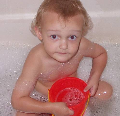 Elijah was having fun playing with the bath bubbles oOoOoOo