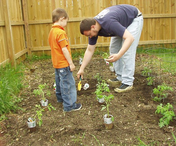 Daddy helped me plant the garden.