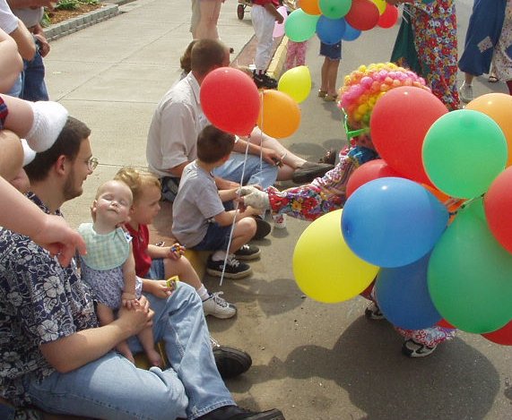 Elijah had his hands full of candy..he didn't want to bother with a balloon :)