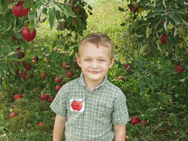 We had a wonderful time picking apples :):)