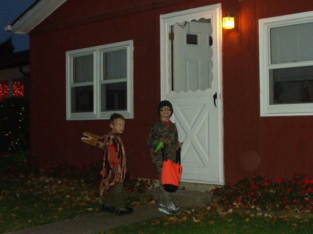 I didn't know that glowing eyes were part of the costumes :)