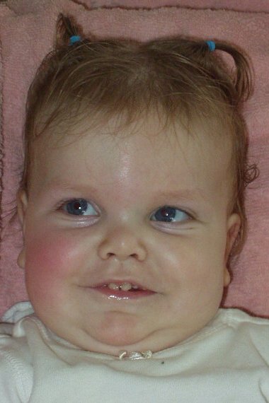 I have to keep posting these pics...Mary just looks so cute!!