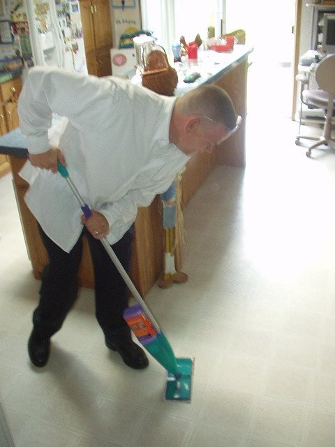We now have proof that Hans can clean!!! HAHAHEHEHAHA!!!!!