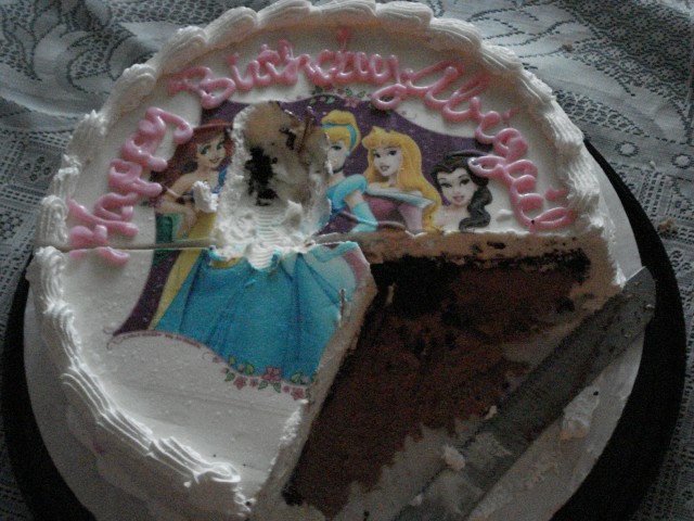 Where'd Snow White go?  Ha... this reminds me of some of the photos on my desk at work.