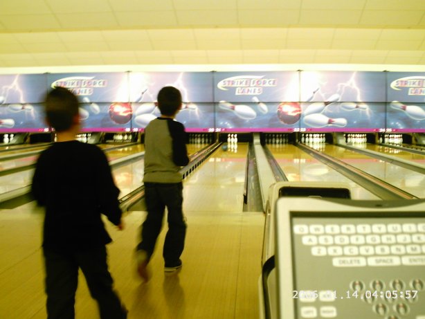 This is the first time we have went bowling with all of the kids!! wooohooo!! *Some of the pictures are a little fuzzy*