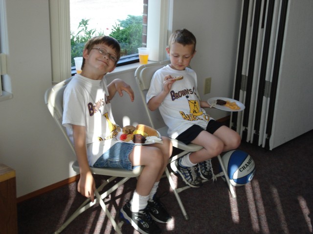 Daddy's brownie makes me see pretty colors!