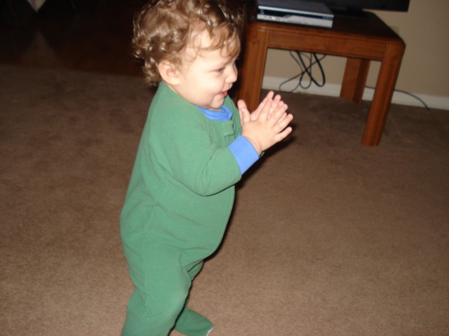 Everybody clap your hands!