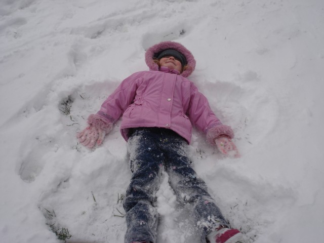 On Sunday, Uncle Jessup took the kids to the park.  Abby made a snow Angel.