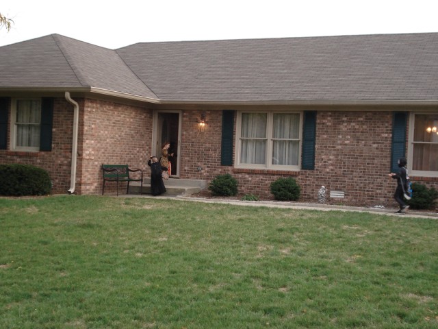 I'm not sure how William and Abby got to this door before Elijah and Ian?!?!