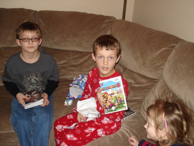 Elijah's expression is priceless :)