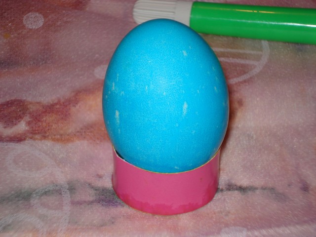 I think there's a robin in this one!