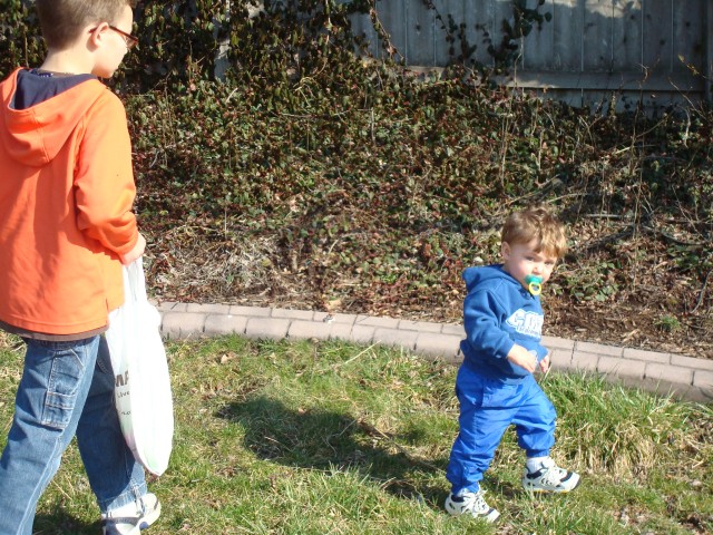 It's not hard to get Isaiah to look at his dad for a picture.. because it seems like he's always focused on me anyway :)